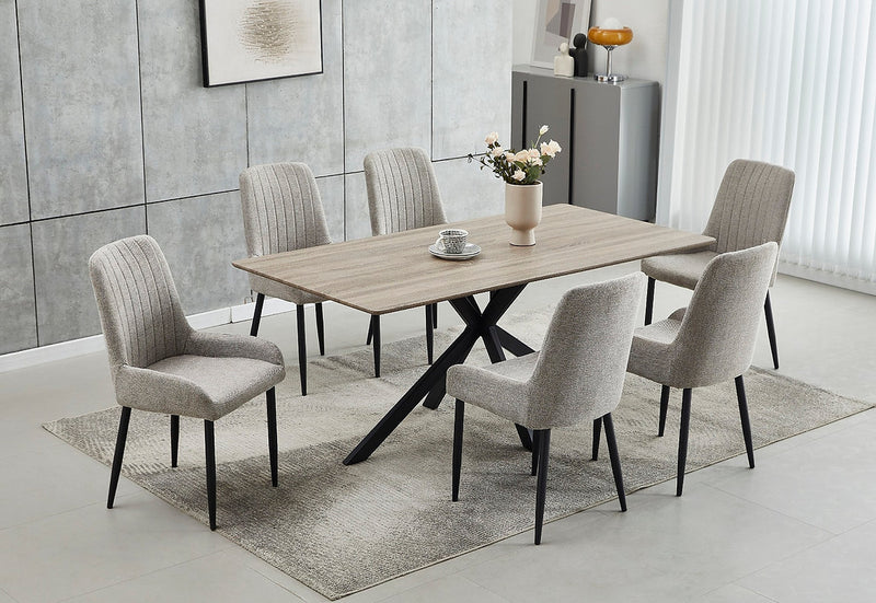 Ensemble de salle à manger contemporain avec plateau en bois et chaises en tissu gris