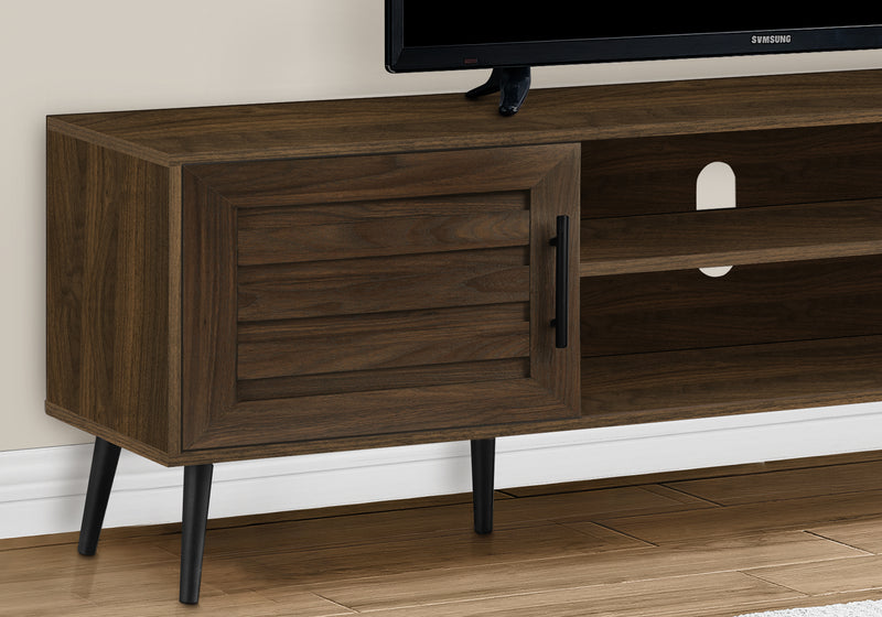 Console pour meuble TV 72" : stratifié marron, pieds en bois noir. Design transitionnel.