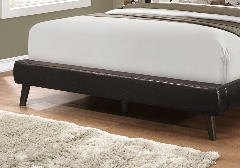 Bed - Queen Size / Brown Leather-Look With Wood Legs - I 5982Q
