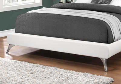 Bed - Queen Size / White Leather-Look With Chrome Legs - I 5983Q