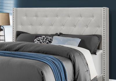 Bed - Queen Size / Light Grey Velvet With Chrome Trim - I 5985Q